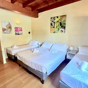 Lejlighedshotel Corte Ferrari -ciao Vacanze-, Moniga del Garda