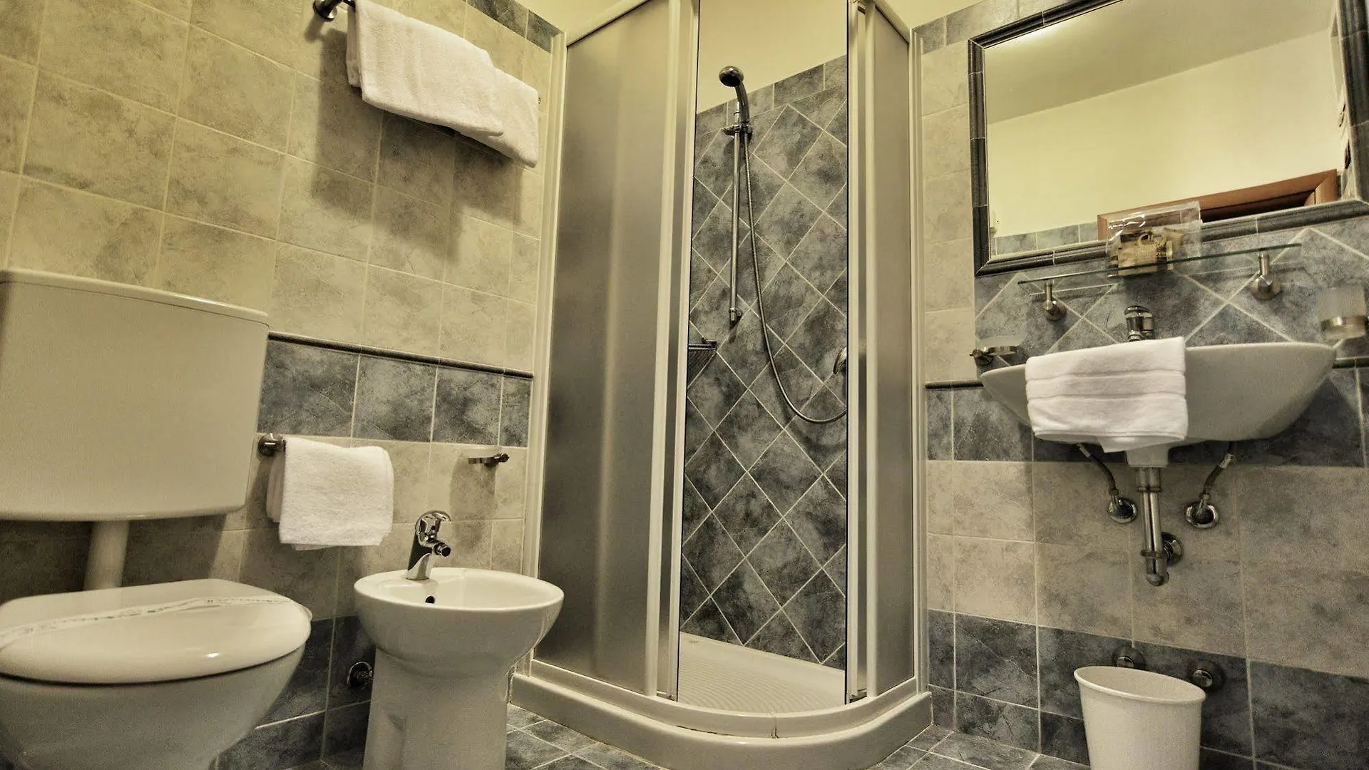 Hotel Sorriso Toscolano Maderno 3*,  Italy